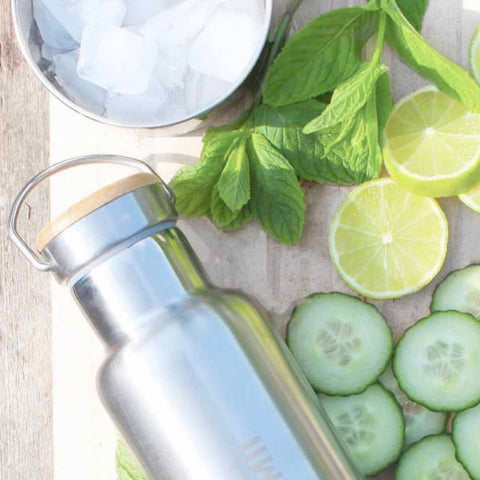 Yummii Yummii Termoflaske med bambus låg - 600 ml Thermo Bottles Stainless Steel 18/8