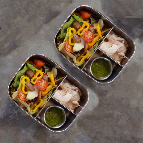 Bento Medium+ 3 i rustfrit stål 18/8 med kylling, peberfrugt og pesto fra Yummii Yummii