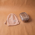 Bento Small 3 i rustfrit stål 18/8 med lys netpose i bomuld fra Yummii Yummii