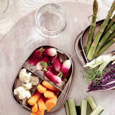 Bento Small 3 i rustfrit stål 18/8 med radiser, blomkål og gulerødder fra Yummii Yummii