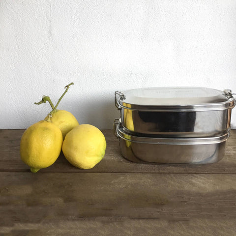 Bento Small 3 i rustfrit stål 18/8 stablet ved citroner fra Yummii Yummii
