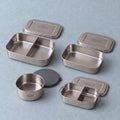 Blandet Bento Pakke i rustfrit stål 18/8 med Large 2, Medium+ 1, Rounds Large og Small 3, åbne fra Yummii Yummii