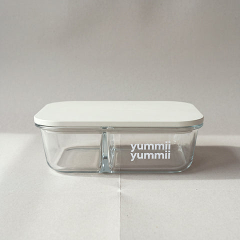 Glasbeholder Sea Shell Large 2 med 2 rum, 1520 ml i borosilikatglas med lyst MDF-låg, lukket, fra Yummii Yummii